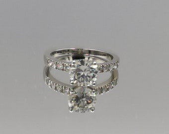 White gold ring with brilliant, 14k gold, 1.52 ct central brilliant cut diamond, 8 glossy sides of 0.22ct total weight