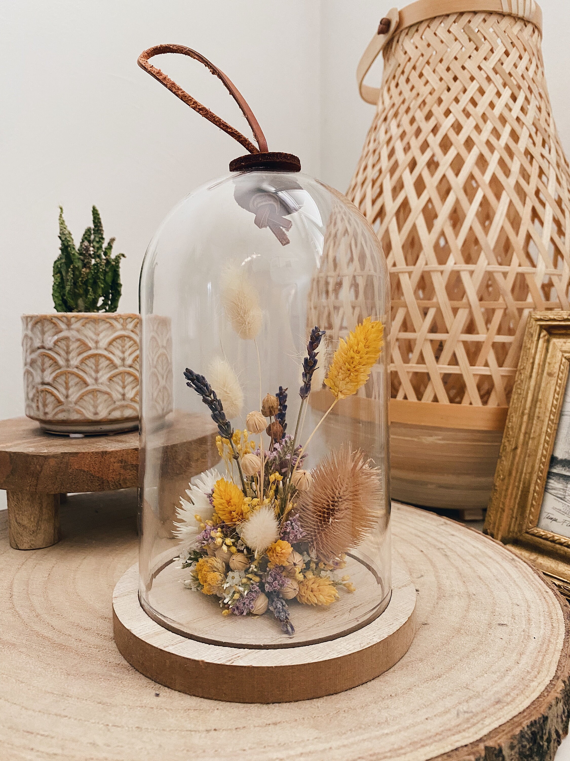 Composition de Fleurs Séchées Sous Cloche