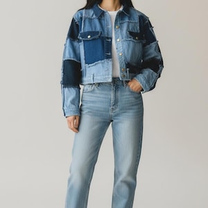 Handgemachte Patchwork-Denim-Crop-Jacke | 1 von 1 Upcycling Jeansmantel | Überarbeitetes Denim Shacket | Nachhaltige individuelle Oberbekleidung | Ursprünglicher Entwurf