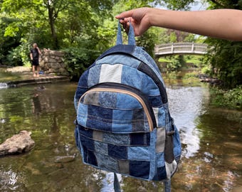 Upcycled Blauer und Weißer Denim Rucksack