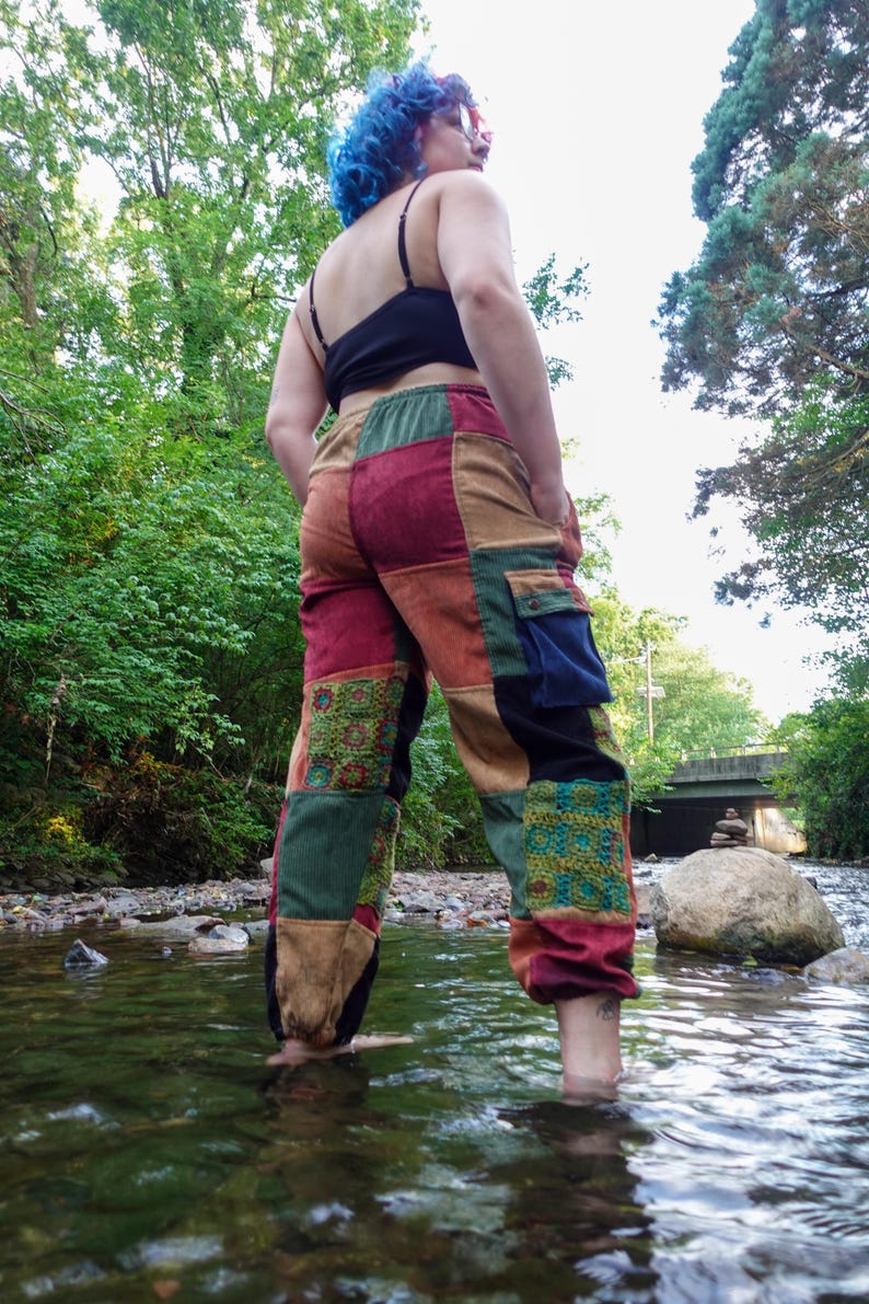 Pantalones de pana con retazos / Pantalones de estilo urbano de ganchillo verde hechos a mano / Moda alternativa reciclada / Ropa única imagen 7