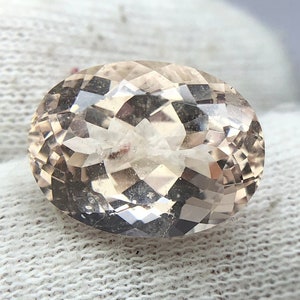 Peach Morganite Gemstone: 6.85 Carat Oval Faceted, 10.70x14.40mm