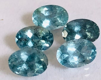 Aguamarina musgosa natural: piedra preciosa azul facetada ovalada de 5 x 7 mm