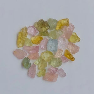 Beryll Kristall-Mix: 71.30 Karat Rohedelstein für Schmuck