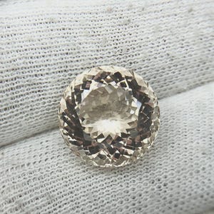Peach Morganite Gemstone: 3.35 Carat, 10x10mm Round Faceted