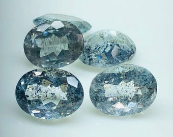Piedra preciosa aguamarina musgosa facetada: 8,65 cts. Piedra ovalada, 7 x 9 mm