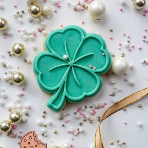Clover cookie debosser with cookie cutter, clover cookie stamp with cookie cutter