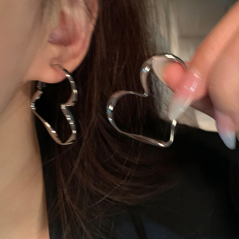 Silver needle Love shops Earrings design sense simple fashion metal cool temperament · perfect gift for her 2204273001