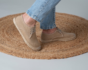 Espadrillas da uomo con lacci, fatte a mano in Spagna. Tela in PLASTICA RICICLATA. Vegane, naturali, sostenibili.