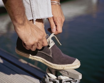 Espadrilles à lacets pour hommes, fabriquées à la main en Espagne. Toile en plastique recyclé. Végétalien - durable - naturel