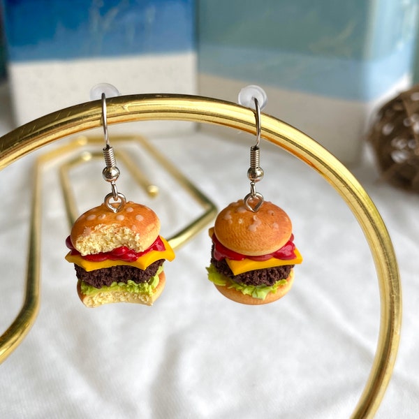 Boucles d'oreilles minimalistes pour hamburger, boucles d'oreilles amusantes et mignonnes en argile polymère pendantes, bijoux d'été faits main, cadeaux design uniques