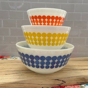 Vintage Pyrex Dot Mixing Bowls, Set of 3 Nesting