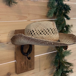 Cintre de chapeau de cowboy personnalisé avec support en fer à cheval - Décoration murale de ferme, Cadeau papa, Maison Boho, Style occidental, Bois récupéré