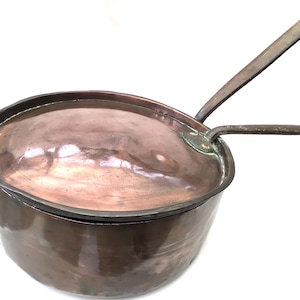 Large 19th Century Antique Heavy Copper Saucepan with Lid. Weight. 3kg