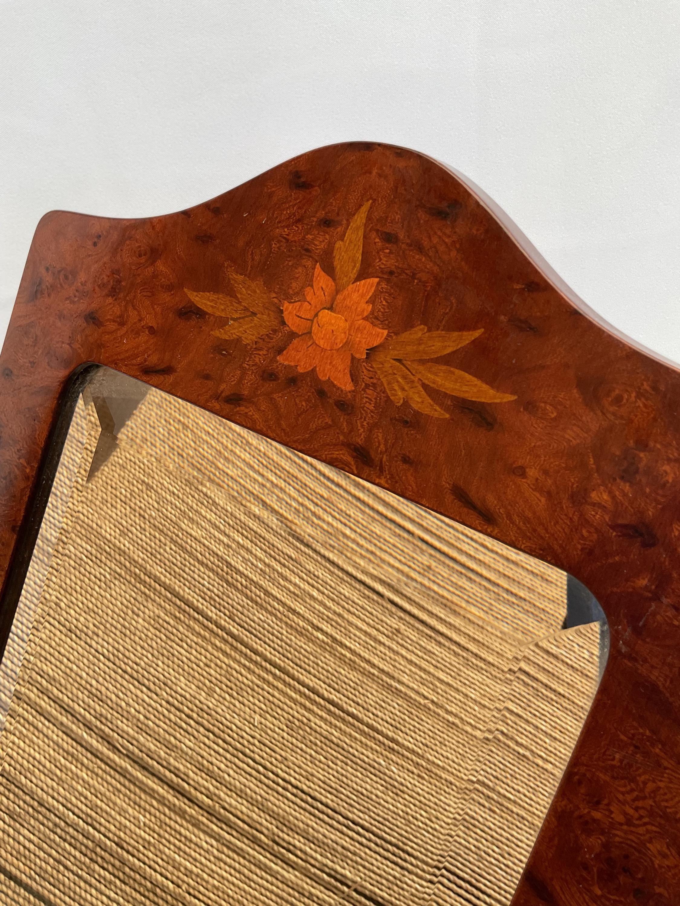 20世紀初頭の象嵌細工を施した硬材の面取りテーブルミラー。高さ34cm