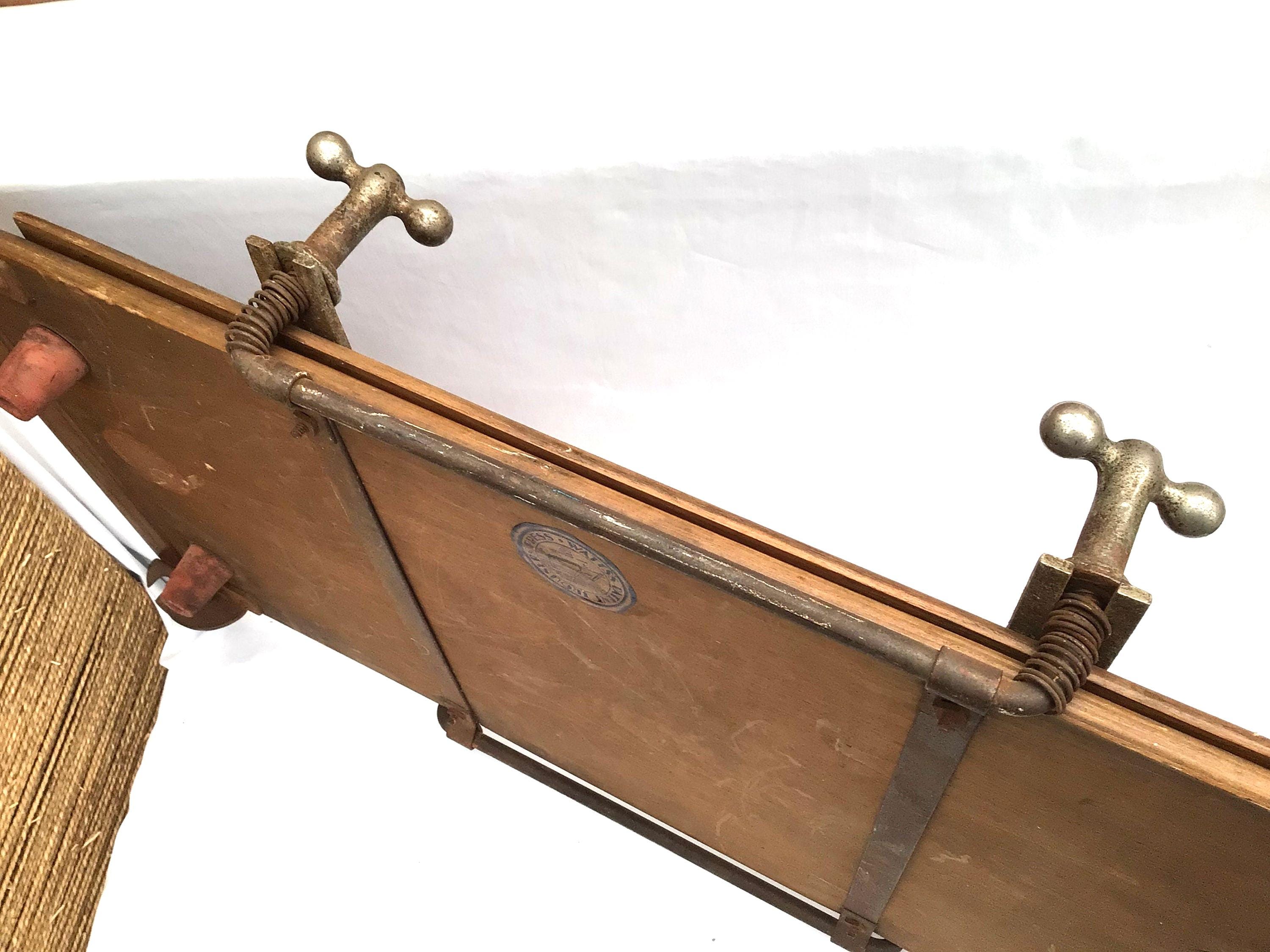 アンティークオーク製ズボンプレッサー - ワッツ・エンパイア