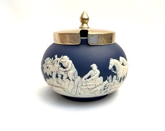 Azucarero antiguo inglés de Adams Wedgwood Jasperware con tapa plateada.