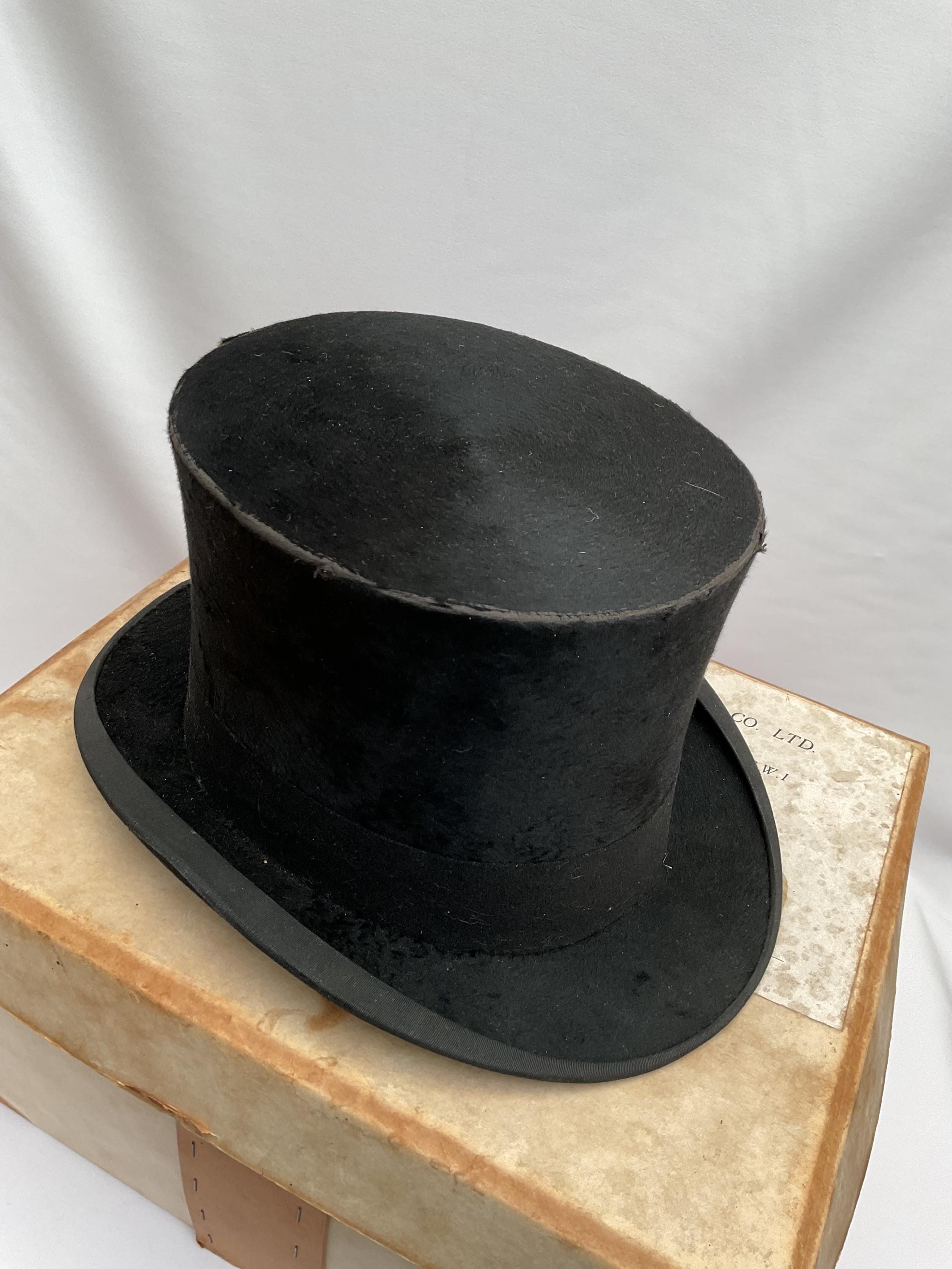 20世紀初頭のアンティークシルクトップハット。ロンドン
