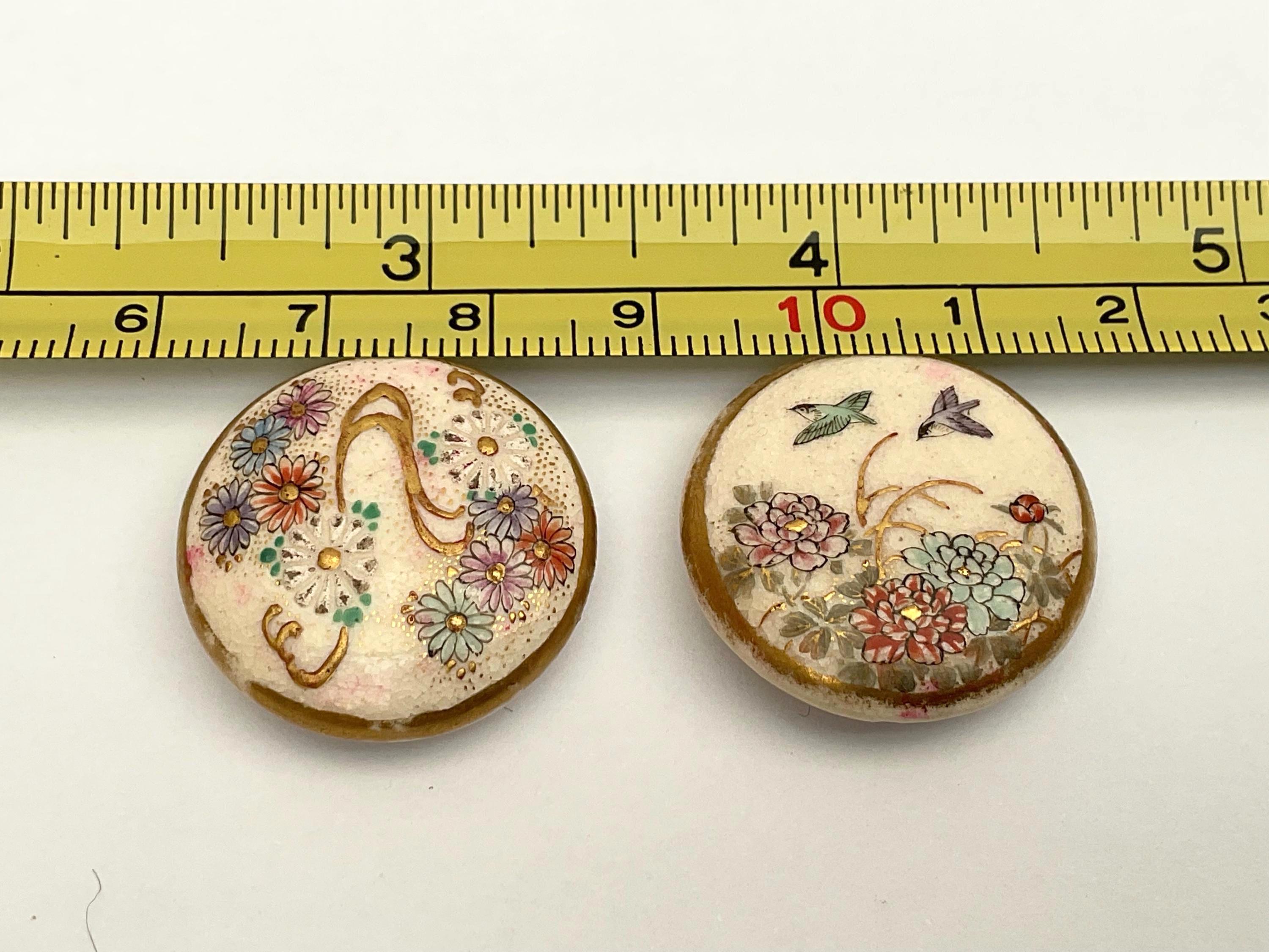 Pair of Late 19th Century Japanese Satsuma Buttons. Antique Japanese Hand Painted Meiji Satsuma Porcelain Buttons. D. 2.5cm