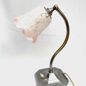Vintage Art Deco Chrome Table Lamp: Pinkish Glass Shade, Adjustable (H. 31cm)