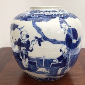 Antique 19th Century Chinese Blue and White Porcelain Pot Mark on Base. H.17cm