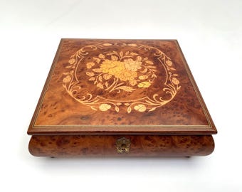 Caixa de música/joias grande italiana Sorrento. Tema “O Sole Mio”.