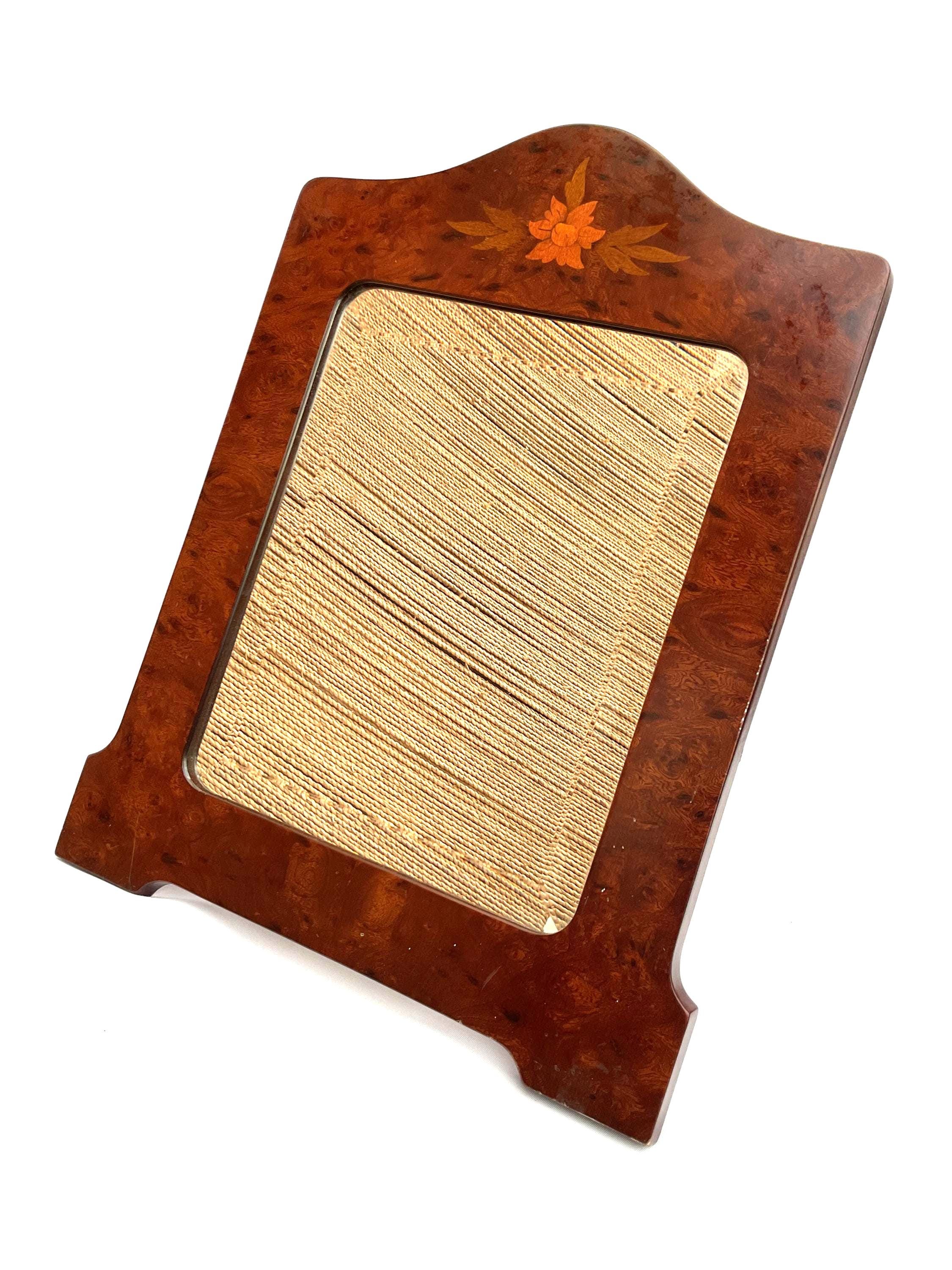 イタリア象嵌面取り鏡 20世紀初頭の象嵌細工を施した硬材の面取りテーブルミラー。高さ34cm