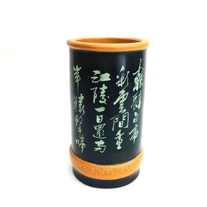 Vintage chinesische handgefertigte Handschrift schwarz lackierte Bambusvase. Pinseltopf. Höhe 17cm