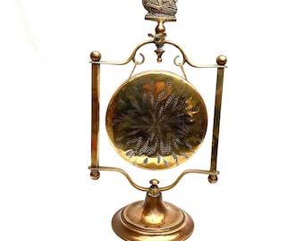 Gong de cena de latón inglés de principios del siglo XX