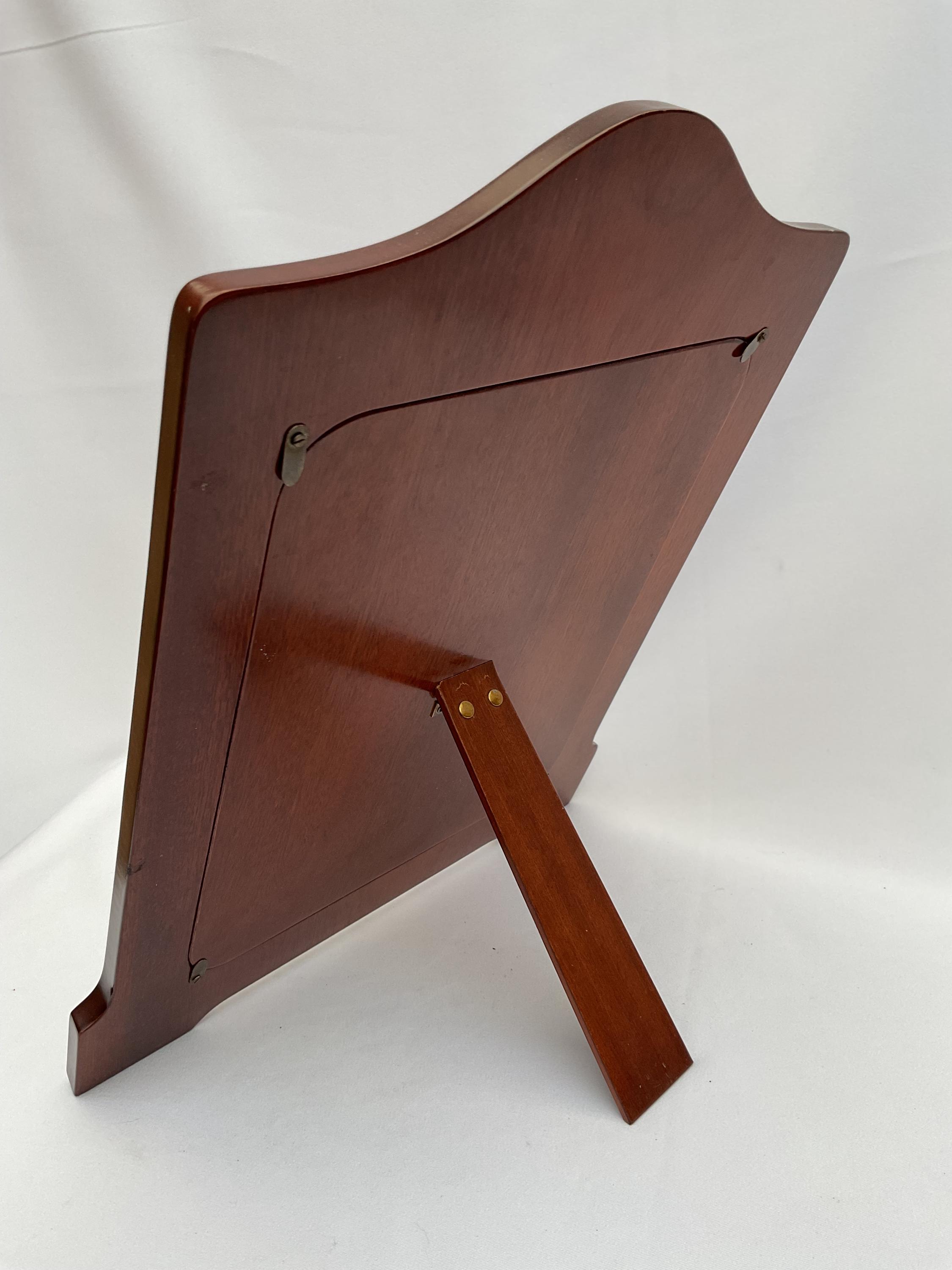 20世紀初頭の象嵌細工を施した硬材の面取りテーブルミラー。高さ34cm