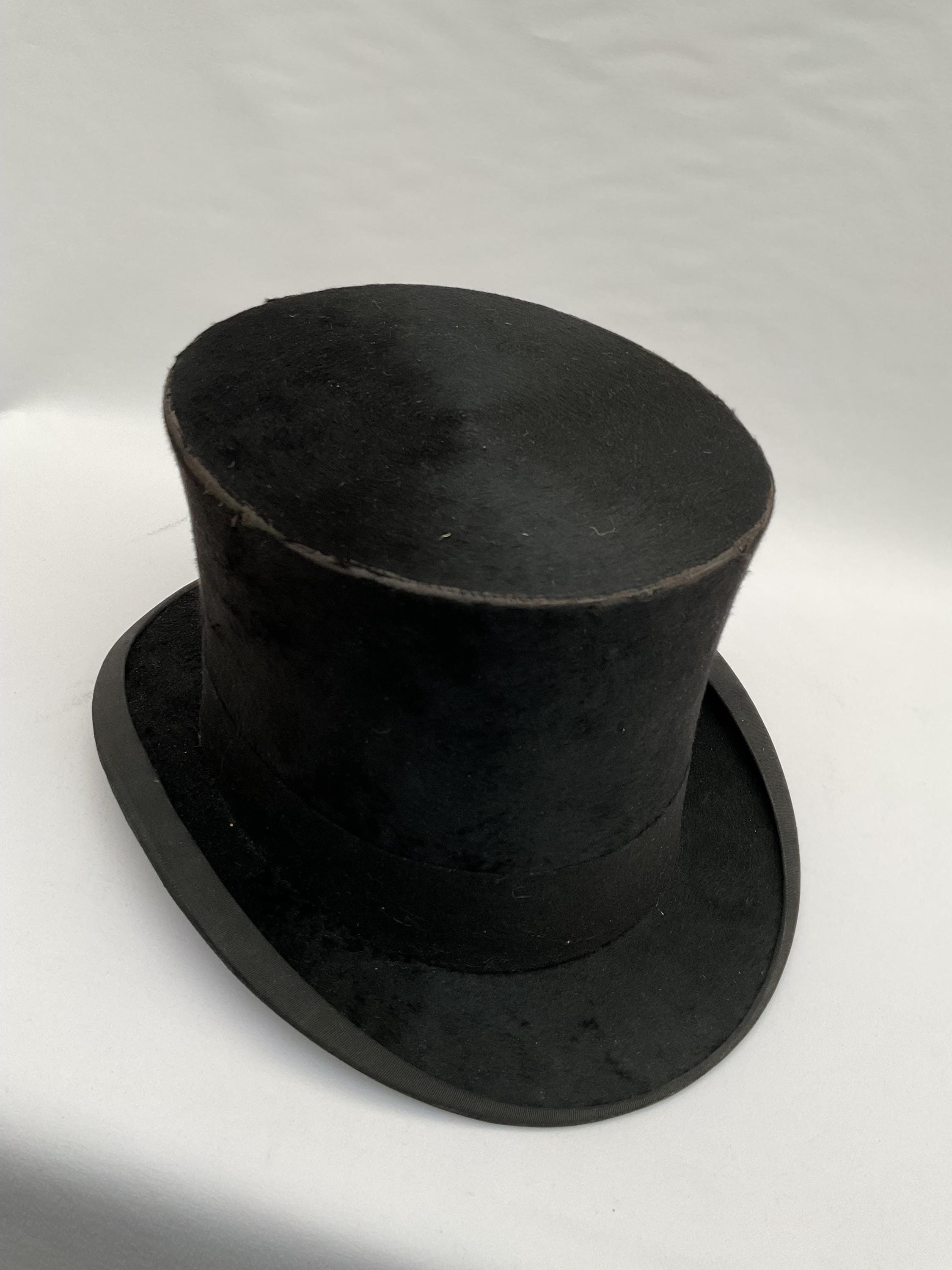 20世紀初頭のアンティークシルクトップハット。ロンドン