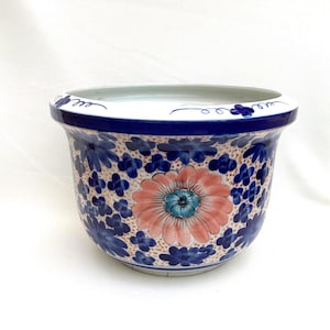 Maceta/jardinera grande de cerámica china vintage, hecha y pintada a mano. Diámetro: 32 cm.