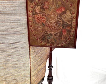 Paravento antico, camino inglese del 1800, ricamo a punto croce, arazzo