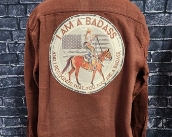 Soy una vaquera ruda, con camisas de franela personalizadas, arte personalizado, estilo rodeo, caballos, estilo western, regalos únicos para vaqueras.