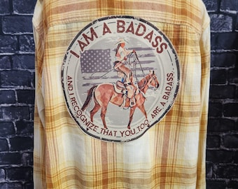 Soy una vaquera ruda, con camisas de franela personalizadas, arte personalizado, estilo rodeo, caballos, estilo western, regalos únicos para vaqueras.