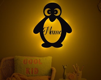 Schlummerlicht Personalisiert | Nachtlicht Geschenk für Baby und Kind | LED Holz Wandlampe für Jungen und Mädchen | Süßer Pinguin mit Name