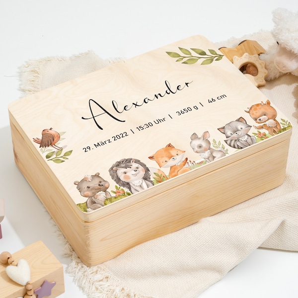Erinnerungskiste Baby als Geschenk zur Geburt oder Taufe | Gravierte Personalisierte Erinnerungsbox aus Holz | Süße Waldtiere mit Namen