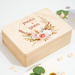 Erinnerungskiste Hochzeit Personalisiert | Hochzeitsgeschenk für Eheleute Pärchen Trauzeugen | Andenken Brautpaar | Schöner Blumenkranz
