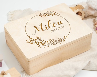 Baby memory box as a gift for a birth or baptism | Engraved Personalized Wooden Keepsake Box | Flower wreath with berries + name