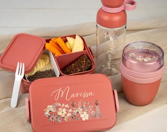 Personalisierte Brotdose Trinkflasche und Lunchpot - Mepal Bento Lunchbox, Wasserflasche und Snackpot | Blumenwiese Blumenkranz Bumen Motiv