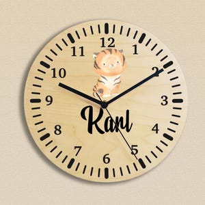 Orologio da parete per bambini personalizzato in legno di betulla – 30 - 35 cm – Orologio silenzioso con nome – Decorazione per la cameretta del bambino – Regalo per nascita e battesimo