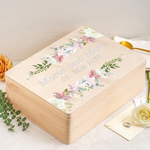 Gepersonaliseerde houten herinneringsdoos met prachtige bloemen boven en onder namen | Cadeau-idee herinneringsdoos voor bruiloft | Geschenk