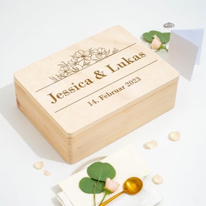 Boîte à souvenirs de mariage personnalisée | Cadeau de mariage pour les couples mariés, les garçons d'honneur Souvenirs des jeunes mariés | Noms avec date + fleurs