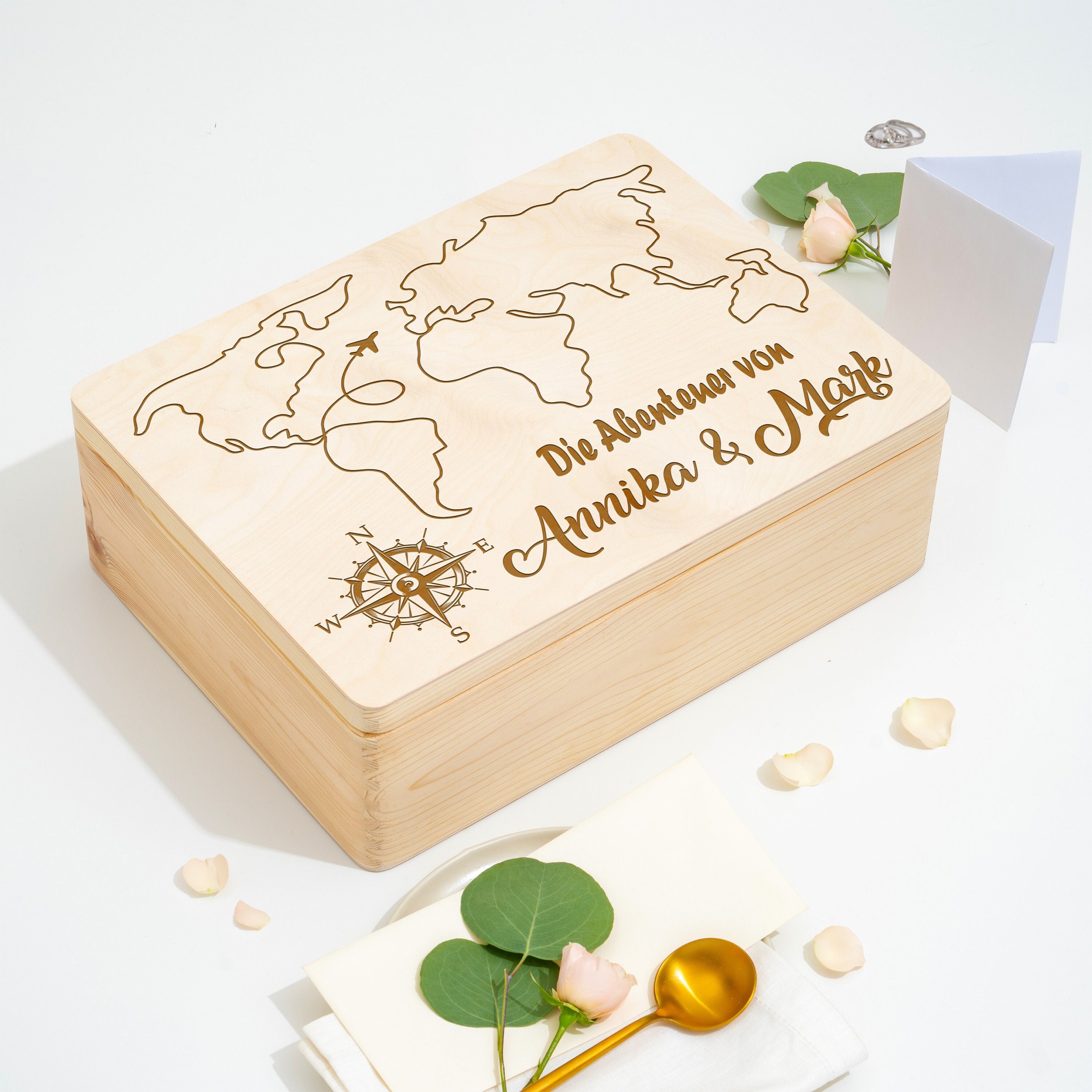 Personalized memory box for traveling couples | Keepsake box | Gift for globetrotters | World map with desired name and travel destination