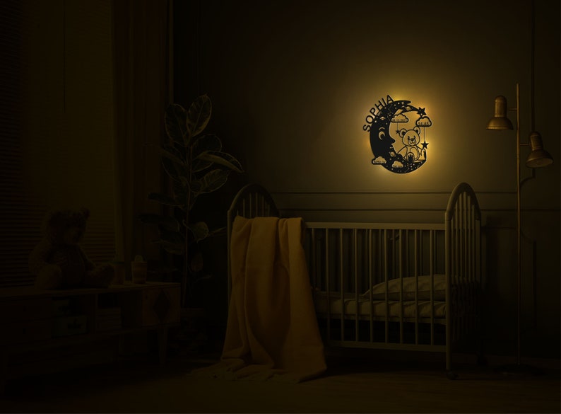 Schlummerlicht Personalisiert Nachtlicht Geschenk für Baby und Kind Deko Holz Wandlampe für Jungs und Mädchen Teddy auf Mond Name zdjęcie 7