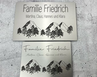 Personalisiertes Metallschild aus rostfreiem Edelstahl | Familienname + Namen der Familienmitglieder | Geschenkidee für Bauherren | Berge