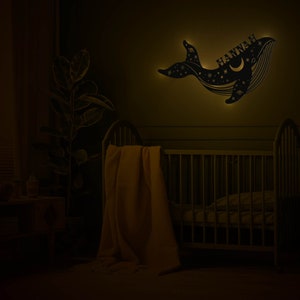 Luce notturna personalizzata Luce notturna per neonati e bambini lampada da parete in legno per ragazzi e ragazze Balena regalo decorativa a LED con il nome desiderato immagine 8