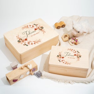 Caja de recuerdos para bebé como regalo de nacimiento o bautizo | Caja de recuerdos de madera personalizada grabada | Corona floral acuarela