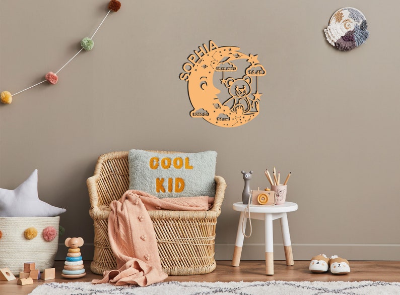 Schlummerlicht Personalisiert Nachtlicht Geschenk für Baby und Kind Deko Holz Wandlampe für Jungs und Mädchen Teddy auf Mond Name Fuchsorange