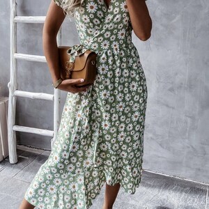 Daisy Flower Printed Short Sleeved V-Neck Midi Dress-Attractive Casual Dress-Boho Wear Womens Dress